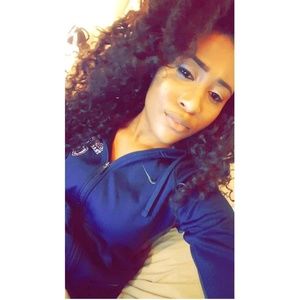 Meet your Posher, Alexis